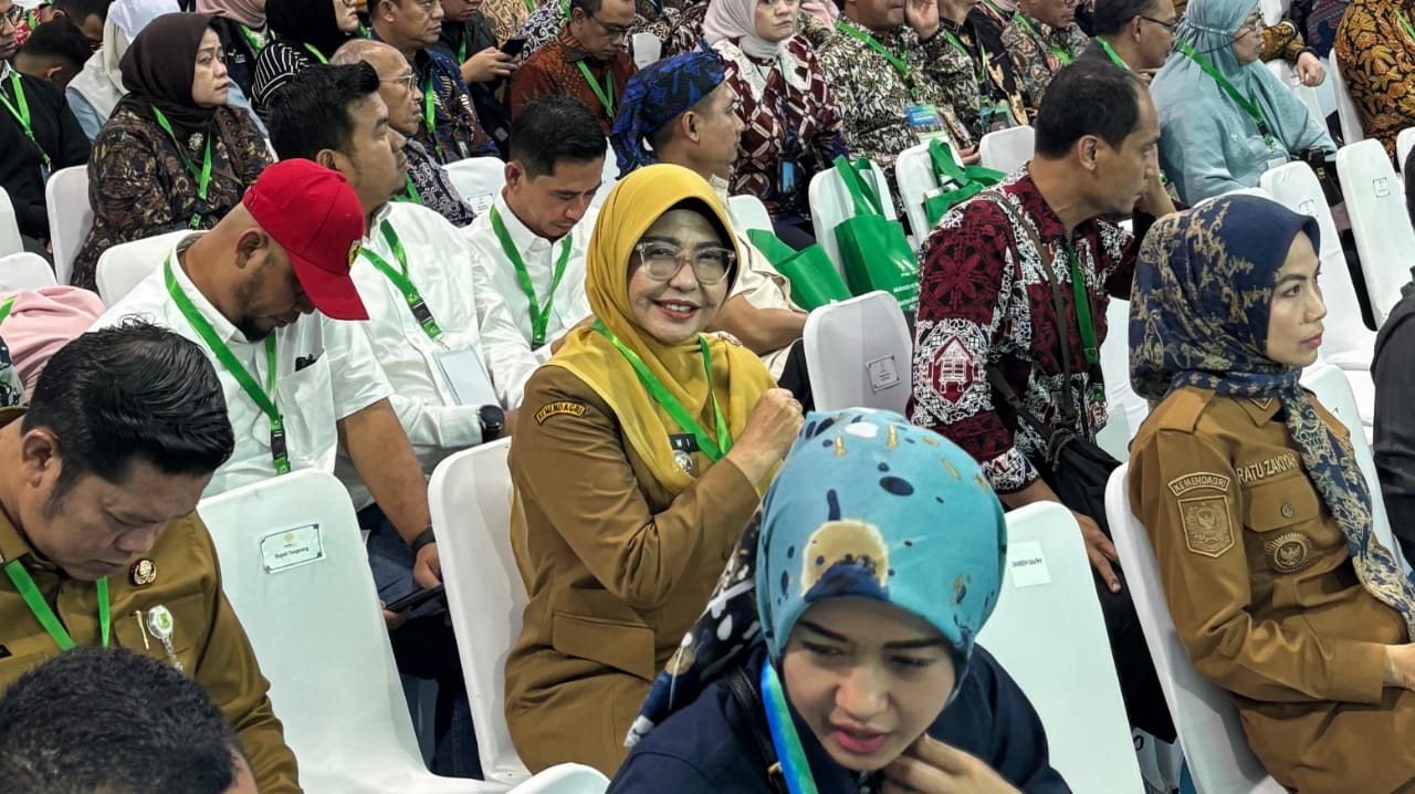 Bupati Pandeglang saat menghadiri acara nasional Akad Massal 50.000 unit Rumah Subsidi Fasilitas Likuiditas Pembiayaan Perumahan (FLPP). Kegiatan ini dirangkai dengan penyerahan simbolis kunci rumah langsung oleh Presiden Prabowo Subianto di Perumahan Pondok Banten Indah, Kecamatan Cipocok Jaya, Kota Serang, pada Sabtu, 20 Desember 2025. | Dok. Istimewa