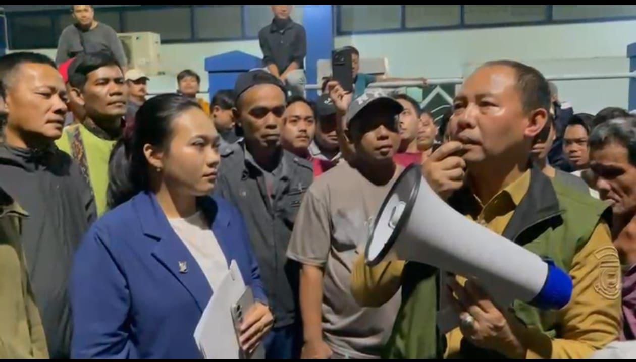 Warga sekitar TPA Cipeucang saat menyampaikan aspirasinya terkait pengelolaan sampah di Tangsel l Dok. Istimewa
