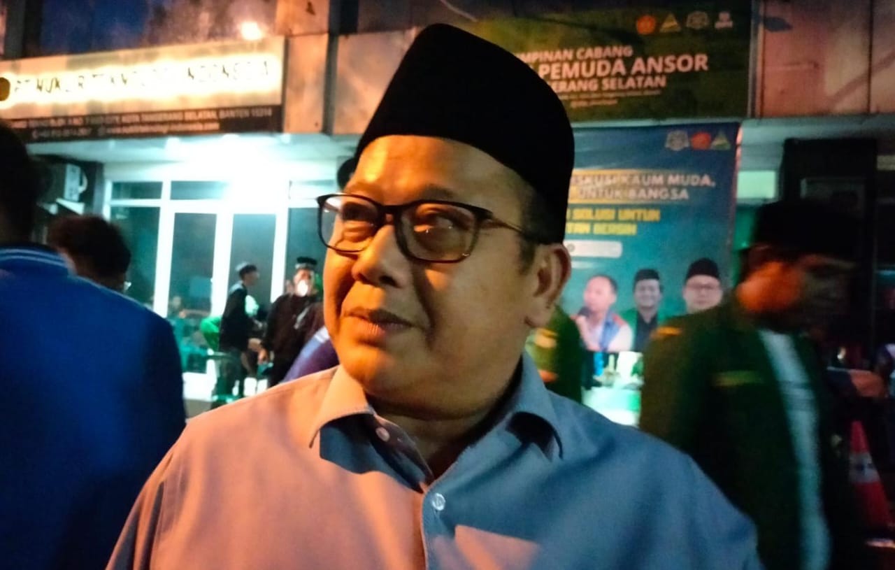 Ketua DPRD Abdul Rasyid saat diwawancarai wartawan usai diskusi pemuda di kantor GP Ansor Tangsel l Dok. Munjul-BNC