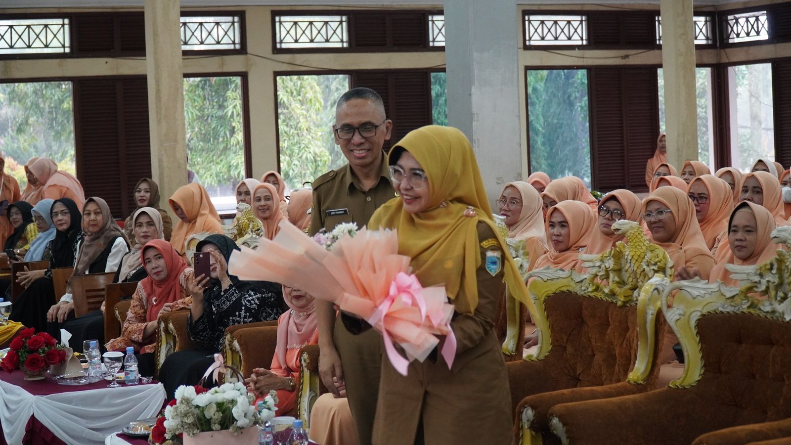 Bupati Pandeglang, Dewi Setiani saat menghadiri Peringatan Hari Ulang Tahun (HUT) DWP ke-26 di Pendopo Pandeglang, Selasa, 16 Desember 2025. | Dok. Difeni - BNC