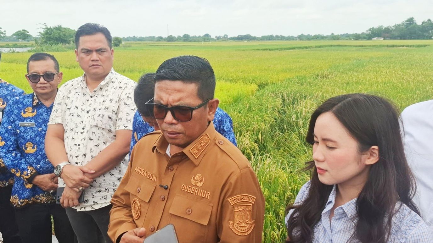 Gubernur Banten Andra Soni saat meresmikan Jalan poros yang menghubungkan Desa Sindang Asih ke Desa Badak Anom, Kabupaten Tangerang l Dok. Munjul-BNC