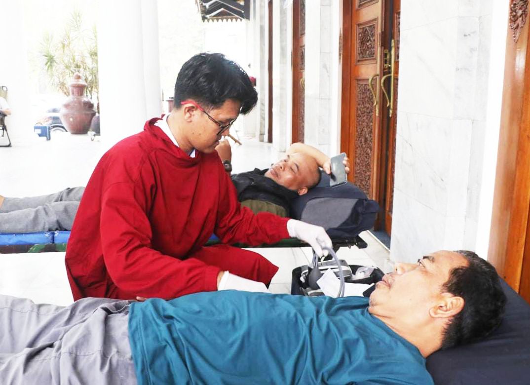 Pelaksanaan program gerakan donor darah dari desa untuk Indonesia di halaman Pendopo Bupati Serang l Dok. Istimewa