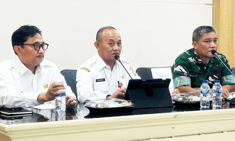Wakil Ketua Satgas MBG Kota Serang sekaligus Asda II Kota Serang, Yudi Suryadi (tengah) I Dok. Roy-BNC