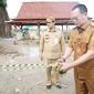 Walikota Serang Budi Rustandi saat membentangkan garis pembatas di area tambang ilegal, Kelurahan Umbul Tengah, Kecamatan Taktakan I Dok. Roy-BNC