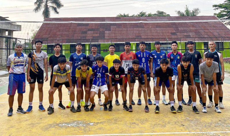 Para atlet bola voli yang tergabung dalam PBVSI Kota Serang saat hendak latihan I Dok. Roy-BNC