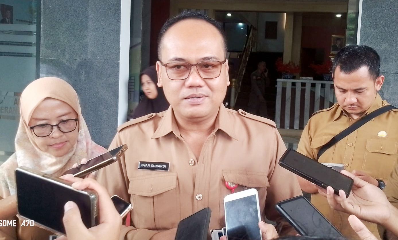 Kepala Dinas PUPR Kota Serang, Iwan Sunardi, saat diwawancarai awak media I Dok. Roy-BNC
‎