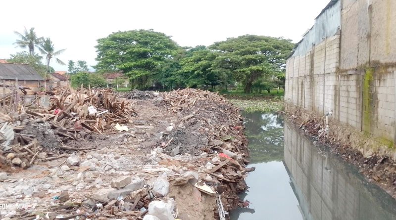 Penampakan bangli di sepadan sungai Kroya, Kelurahan Kasunyatan, Kecamatan Kasemen, Kota Serang, setelah dilakukan pembongkaran I Dok. Roy-BNC