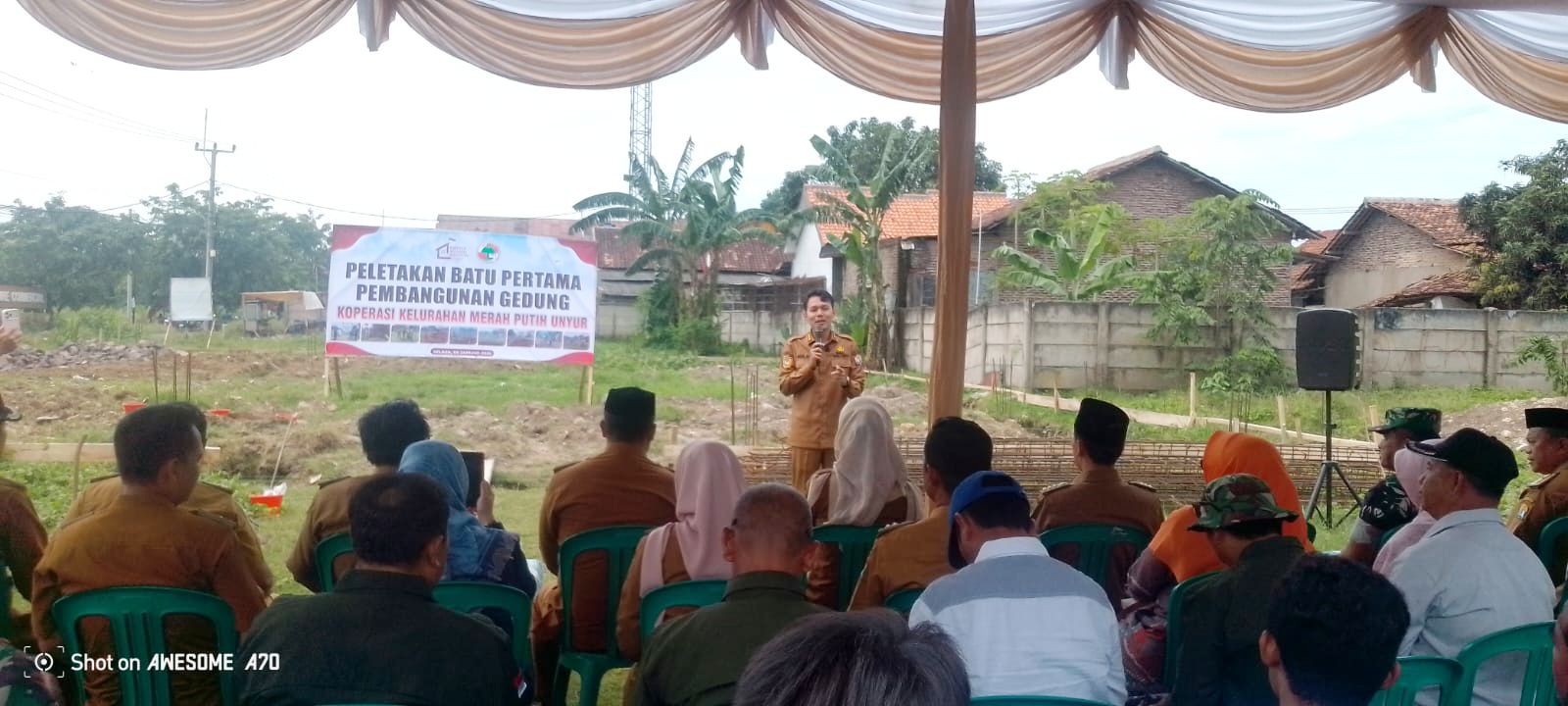 Wakil Walikota Serang, Nur Agis Aulia, saat memberikan sambutan dalam acara peletakan batu pertama pembangunan gedung KMP Kelurahan Unyur I Dok. Roy-BNC

