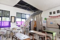 Kondisi atap ruang kelas 3 SDN Budimulya ambrol saat kegiatan belajar kegiatan belajar mengajar l Dok. Munjul-BNC