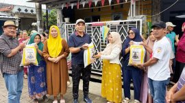 Pemkab Serang dan DPRD mendistribusikan bantuan banjir kepada warga Desa Ranjeng, Kecamatan Ciruas l Dok. Istimewa