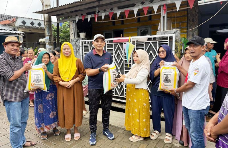 Pemkab Serang dan DPRD mendistribusikan bantuan banjir kepada warga Desa Ranjeng, Kecamatan Ciruas l Dok. Istimewa
