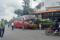 Satuan Lalu Lintas (Satlantas) Polres Pandeglang menggelar inspeksi ketat atau ramp check terhadap armada bus umum di wilayah hukumnya, Selasa, 3 Februari 2026. | Dok. Difeni - BNC