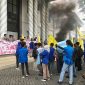 Para demonstran di depan gedung kantor bupati Pandeglang. | Dok. Difeni - BNC