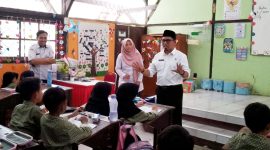 Kepala Dindikbud Kota Serang, Ahmad Nuri saat berkunjung ke SDN 7 Kota Serang I Dok. Roy-BNC