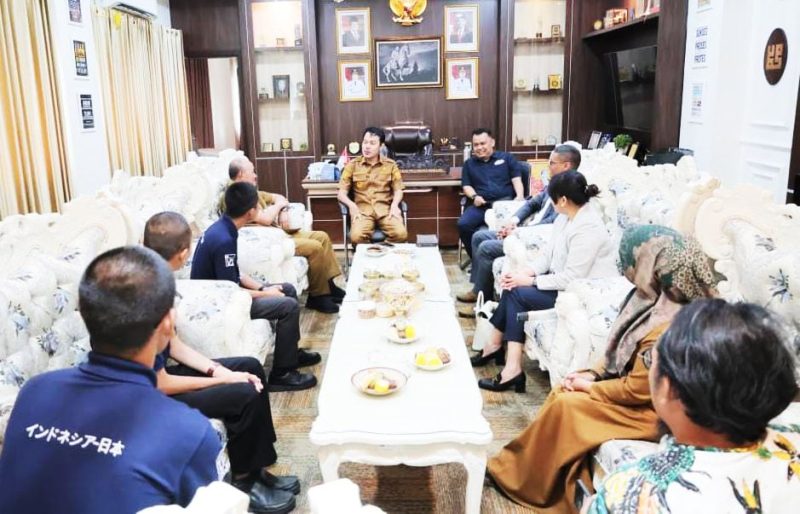 Wakil Walikota Serang, Nur Agis Aulia, saat menerima kunjungan dari LKP Kokusai Jinzay Support I Dok. Istimewa