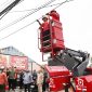 Walikota Serang Budi Rustandi saat memimpin penertiban kabel semrawut di Jalan Ahmad Yani I Dok. Istimewa