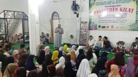 Para peserta santri kilat yang mengikuti kajian di masjid Al - Mustaghfirin labuan, Pandeglang. | Dok. Difeni - BNC