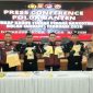 Diresnarkoba Polda Banten, Kombes Pol Wiwin Setiawan, saat menunjukan barang bukti ungkap kasus I Dok. Roy-BNC