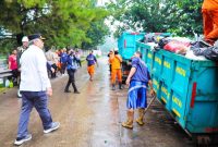 Walikota Tangsel Benyamin Davnie bersama stakeholders saat melakukan aksi bersih lingkungan l Dok. Istimewa