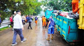 Walikota Tangsel Benyamin Davnie bersama stakeholders saat melakukan aksi bersih lingkungan l Dok. Istimewa
