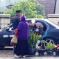 Warga di Kecamatan Mekarjaya melahirkan di mobil Kades Wirasinga saat hendak diantarkan ke rumah bidan terdekat pada Senin, 9 Februari 2026 | Dok. Guntur-BBC