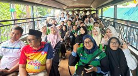 Keseruan saat menaiki Bus Jawara Plesiran Wisata di Kota Tangerang. | dok. Istimewa