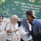 DWP dan DLH Tangerang Selatan menyalurkan bantuan sosial untuk petugas kebersihan l Dok. Istimewa
