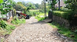 Kondisi jalan yang berada di kecamatan Mandalawangi, desa panjangjaya pada Senin, 30 Maret 2026 | Dok. Difeni - BNC