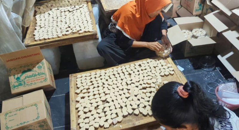 Suasana produksi kue satu di Cahaya Amah, Lingkungan Magelaran Cilik, Kelurahan Mesjid Priyayi, Kecamatan Kasemen, Kota Serang I Dok. Roy-BNC