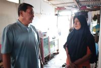 Bupati Tangerang Mochamad Maesyal Rasyid meninjau rumah warga Desa Kronjo, Kecamatan Kronjo l Dok. Istimewa