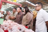 Pemkot Tangsel, Komisi IX DPR RI, dan BPOM melakukan pemantauan langsung terhadap keamanan pangan di Pasar Modern BSD l Dok. Istimewa