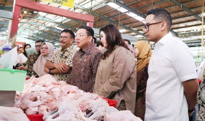 Pemkot Tangsel, Komisi IX DPR RI, dan BPOM melakukan pemantauan langsung terhadap keamanan pangan di Pasar Modern BSD l Dok. Istimewa