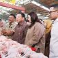 Pemkot Tangsel, Komisi IX DPR RI, dan BPOM melakukan pemantauan langsung terhadap keamanan pangan di Pasar Modern BSD l Dok. Istimewa