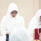 Bupati Pandeglang, Dewi Setiani saat ia menghadiri istighotsah memperingati Hari Jadi Kabupaten Pandeglang ke-152 di Pendopo Pandeglang, Kamis, 2 April 2026 malam. | Dok. Difeni - BNC