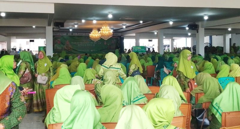 Ribuan kader dari berbagai daerah memadati Ponpes Bai Mahdi Sholeh Ma'mun, Kabupaten Serang, dalam acara puncak Harlah ke-80 Muslimat NU Tingkat Nasional di Banten I Dok. Roy-BNC