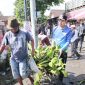 Wakil Walikota Serang, Nur Agis Aulia, saat melakukan kegiatan bersih-bersih sampah di Kecamatan Kasemen I Dok. Istimewa
