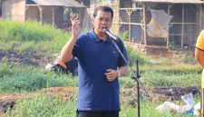 Bupati Tangerang Mochamad Maesyal Rasyid saat Korve Jumat Bersih di Desa Tobat, Kecamatan Balaraja l Dok. Istimewa
