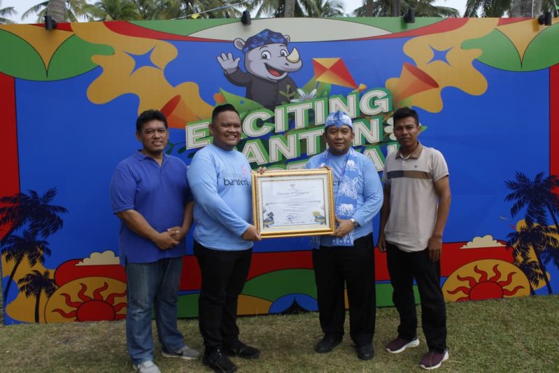 Disparbud Pandeglang meraih penghargaan sebagai stand terbaik di Exciting Banten Festival 2026 dan Kawasan Wisata Cikadu ditetapkan sebagai Kawasan Berbasis Kekayaan Intelektual 2025 l Dok. Guntur-BBC