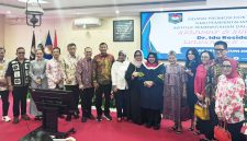 Ketua Fraksi PDI Perjuangan DPRD Banten, Ida Rosida Lutfi, Foto bersama usai meraih gelar Doktor Ilmu Pemerintahan dari IPDN Jakarta pada Rabu, 17 Juni 2026. | dok. redaksi