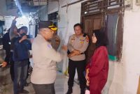 Aparat gabungan Satreskrim Polresta Tangerang dan Unit Reskrim Polsek Cikupa saat menyeldiki kasus kematian tukang cilok di Cikupa l Dok. Red