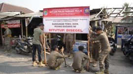 Satpol PP Kabupaten Tangerang tertibkan puluhan dan kios di kawasan eks tempat penampungan pasar sementara (TPPS) Pasar Cisoka l Dok. Istimewa