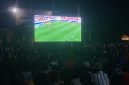 Sekumpulan warga menonton pertandingan sepak bola l Dok. Istimewa
