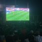Sekumpulan warga menonton pertandingan sepak bola l Dok. Istimewa