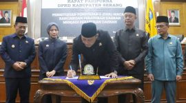 Penetapan Perda di ruang rapat paripurna DPRD Kabupaten Serang l Dok. Istimewa