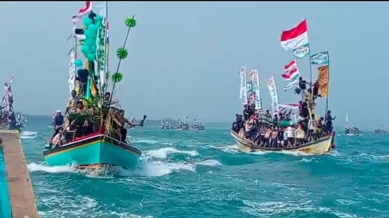 Perayaan HUT Ke-48: Ruwat Laut 2026 masyarakat pesisir Labuan hingga Carita di TPI Carita l Dok. Guntur-BBC