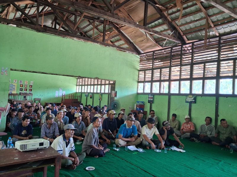 Rapat akbar petani dari Desa Seruat II, Desa Seruat III dan Mengkalang Buntung yang tergabung dalam STKR l Dok. Istimewa
