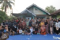 Mahasiswa Kelompok 10 KKM Tematik Reguler Untirta dan perwakilan Bank Sampah menggelar penyuluhan pengelolaan sampah berkelanjutan l Dok. Istimewa