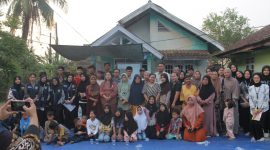 Mahasiswa Kelompok 10 KKM Tematik Reguler Untirta dan perwakilan Bank Sampah menggelar penyuluhan pengelolaan sampah berkelanjutan l Dok. Istimewa