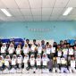 Mahasiswa Untirta dan siswa kelas 6A MIN 3 Serang berfoto bersama di sela kunjungan literasi l Dok. Istimewa